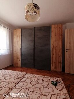 Šatníková skriňa