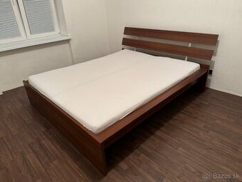 Kvalitna postel 220x180cm komplet s matracom a roštom