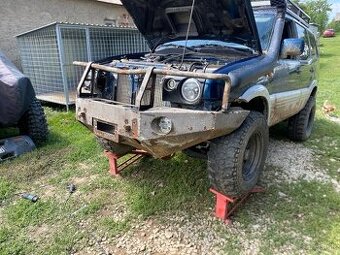 Pevnostny naraznik Nissan Terrano II