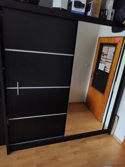 Predám - Šatníková skriňa Vista 203/ farba čierna