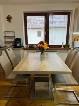 Jedálenský stôl so 4 stoličkami