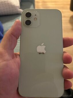 Predavam rok stary iPhone 12