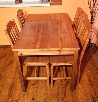 Kuchynská stôl + 4 stoličky