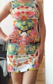 Letné kvietkované šaty - S