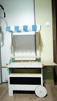 Predám drevený obchodík.