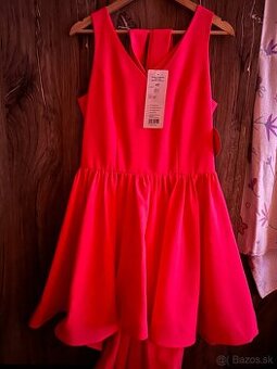 Krásne spoločenské šaty