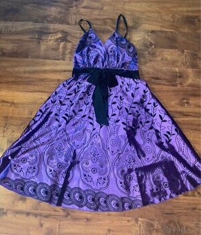 Saténové mini šaty