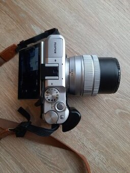 Fujifilm X-A5 + kit objektiv + grip