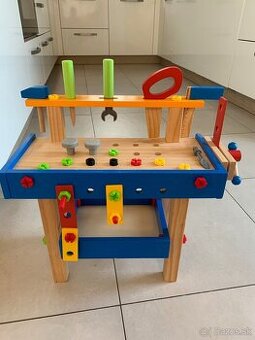 Detsky dreveny pracovny stolik