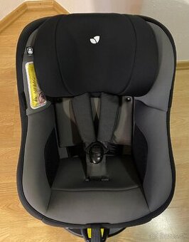 Autosedacka Joie spin 360 v takej čierno-šedej farbe