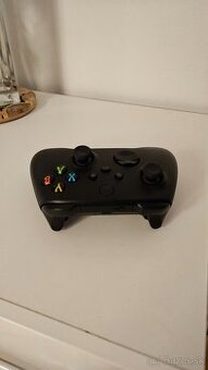 Predám Xbox Wireless Controller Carbon