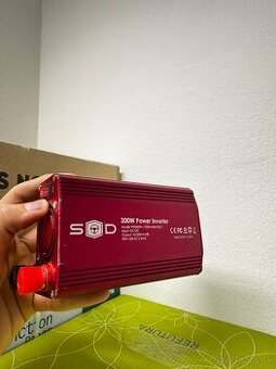 Invertný menič 12 V → 220 V / 300 W – použitý