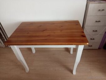 Jedálenský stôl