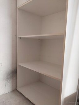 Predám peknú, kvalitnú, pevnú policovú skriňu z predajne