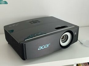 Projektor s 5500lm, 1080p, LAN, záruka