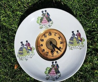 Porcelánové rokokové hodiny