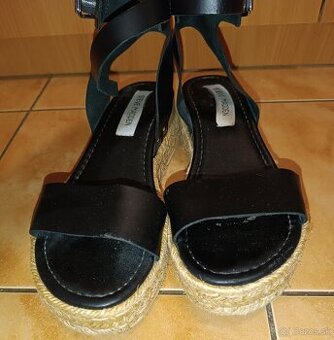 Sandále STEVE MADDEN