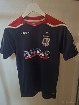 Tmavomodré tričko značky Umbro