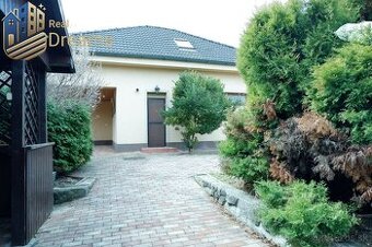 Exkluzívny 8-izbový rodinný dom s bazénom - Luxus a pohodlie