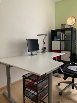 Rohový kancelarsky stôl