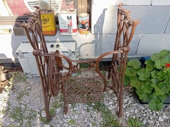 Predám stojan na starý šijací stroj