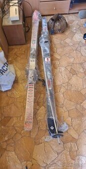 Lyže lyžovanie lyžiarske