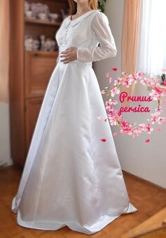 Nové svadobné šaty Prunus persica