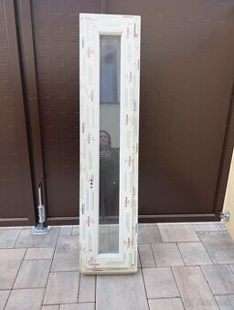 Plastové okno,- úzke