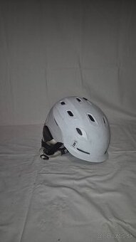 Predam detsku prilbu swith L