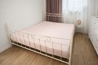 Posteľ 180x200
