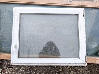 Plastove okno+sklenená výplň na balkonove dvere