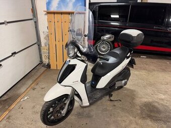 Piaggio Carnaby 300