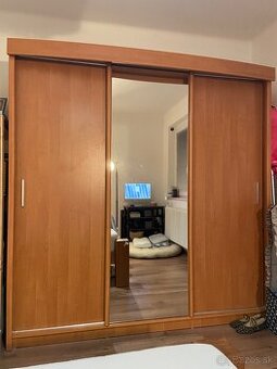 Šatníková skriňa rolldoor so zrkadlom