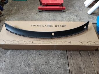 Plast pod stierače Passat B5.5 a Superb