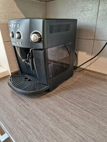 Automatický kávovar Magnifica  + zrnková káva