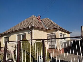 REZERVOVANÉ Predaj- 3iRD s veľkým pozemkom v obci Alekšince