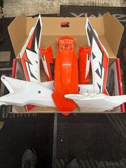 Plasty ktm