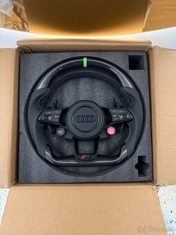 Predám upravený Audi R8 volant s zeleným prešívaním