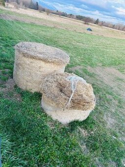 Predám slamu,je narezaná,1 veľký balík, naloženie zabezpečim