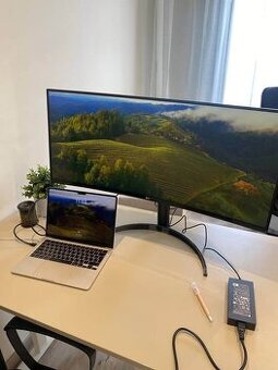 LG 34WR50QC-B širokouhlý