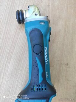 Makita uhlová brúska DGA 452