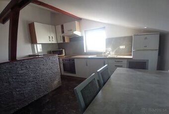 Na prenájom 2 izbový podkrovný byt v rod. dome, Jablonica. - 1