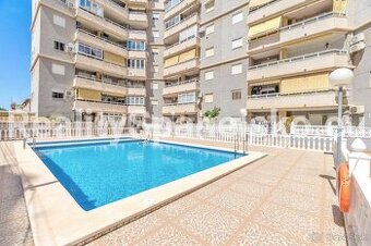 Prodej útulného apartmánu 3kk s výhledem na bazén-Torrevieja