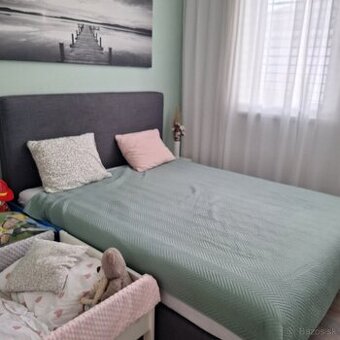 Manželská posteľ z Ikea