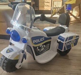 Policajna trojkolka na batériu