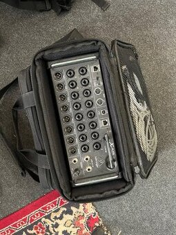 Behringer XR18