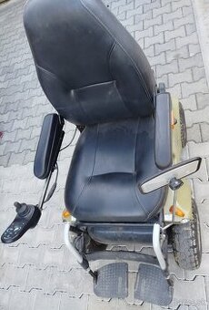 Elektrický nvalidný vozík + zdvíhacie zariadenie
