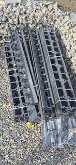 neviditelny plastovy obrubnik