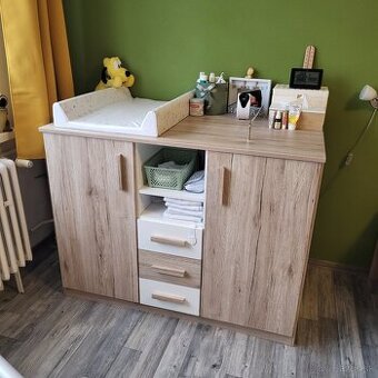 Prebalovací pult, komoda