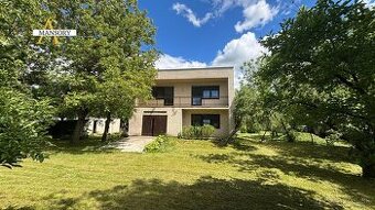 Na predaj  4-izbový rodinný dom na pozemku 4 182 m2 - 1